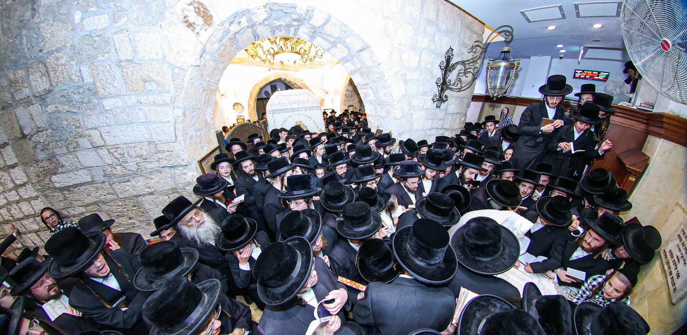 האדמו"ר מלעלוב שליט"א בקבר רחל אמנו