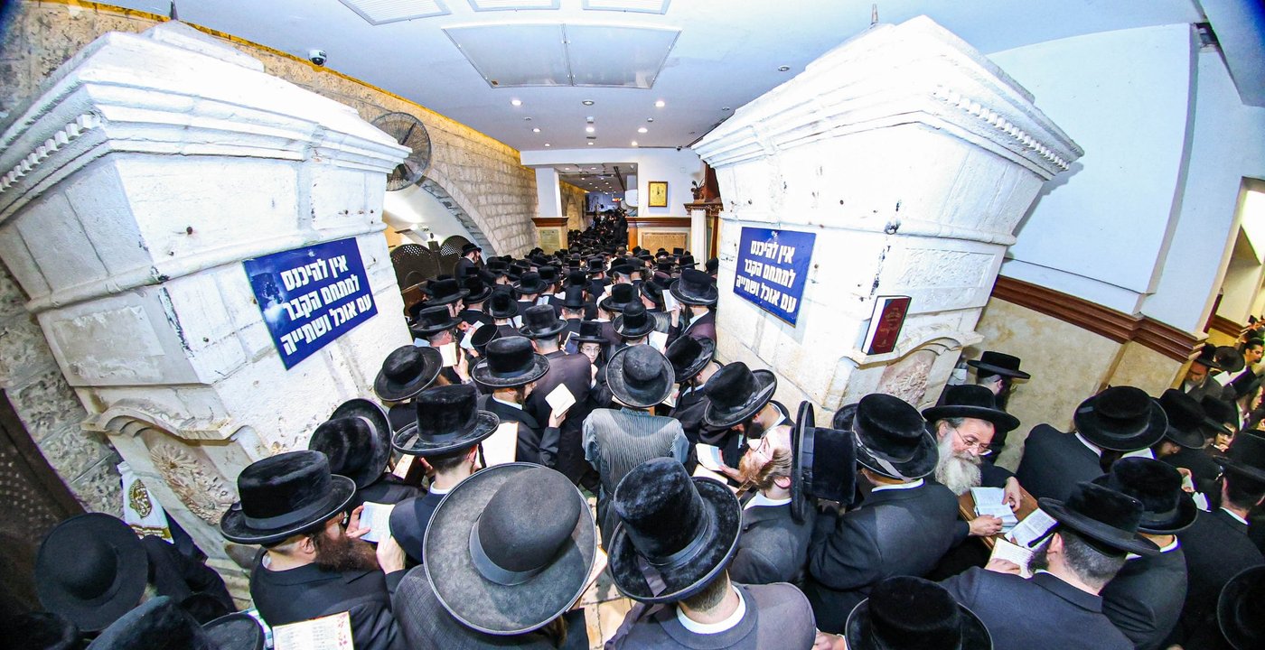 האדמו"ר מלעלוב שליט"א בקבר רחל אמנו