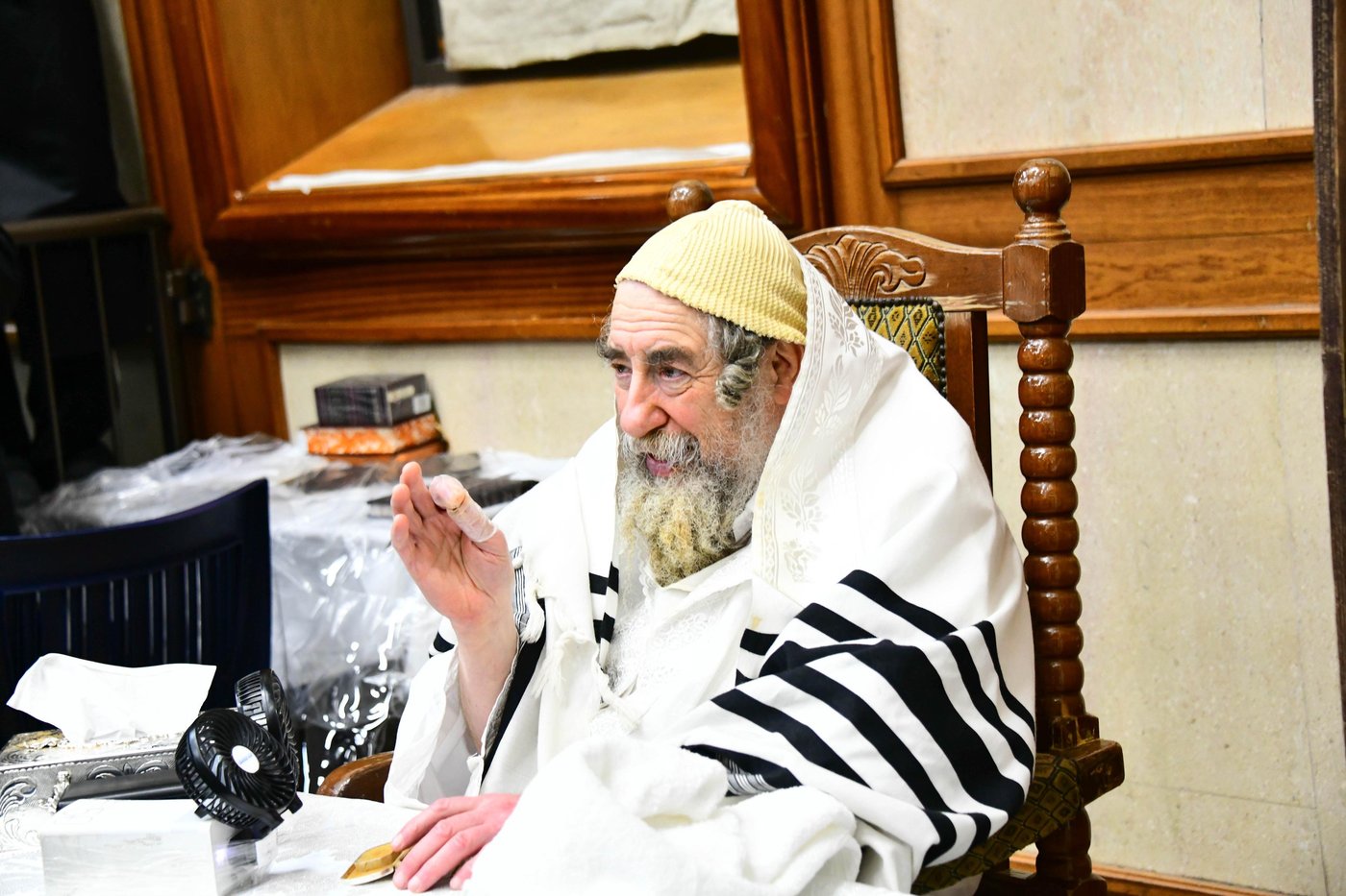מוצאי יום כיפור בחצר הקודש רחמסטריווקא | צילום: שוקי לרר