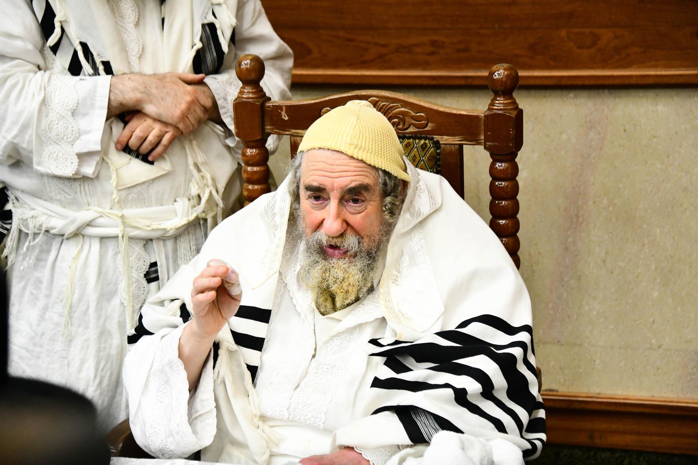 מוצאי יום כיפור בחצר הקודש רחמסטריווקא | צילום: שוקי לרר