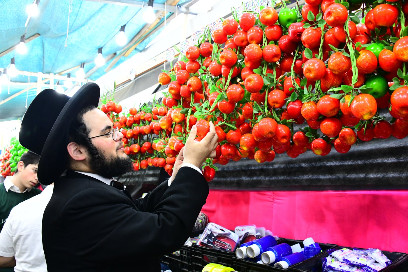 הכנות לחג הסוכות בבני ברק