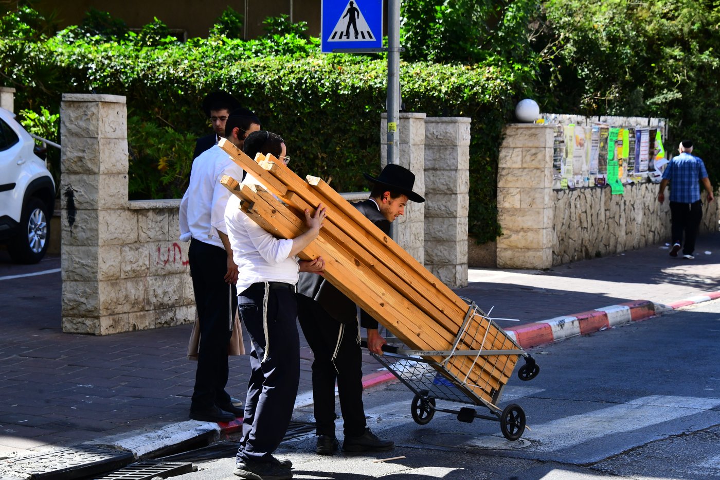 הכנות לחג הסוכות בבני ברק