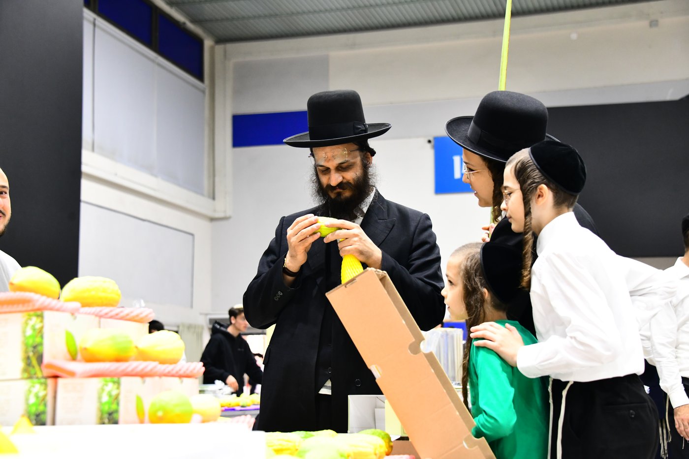 הכנות לחג הסוכות בבני ברק