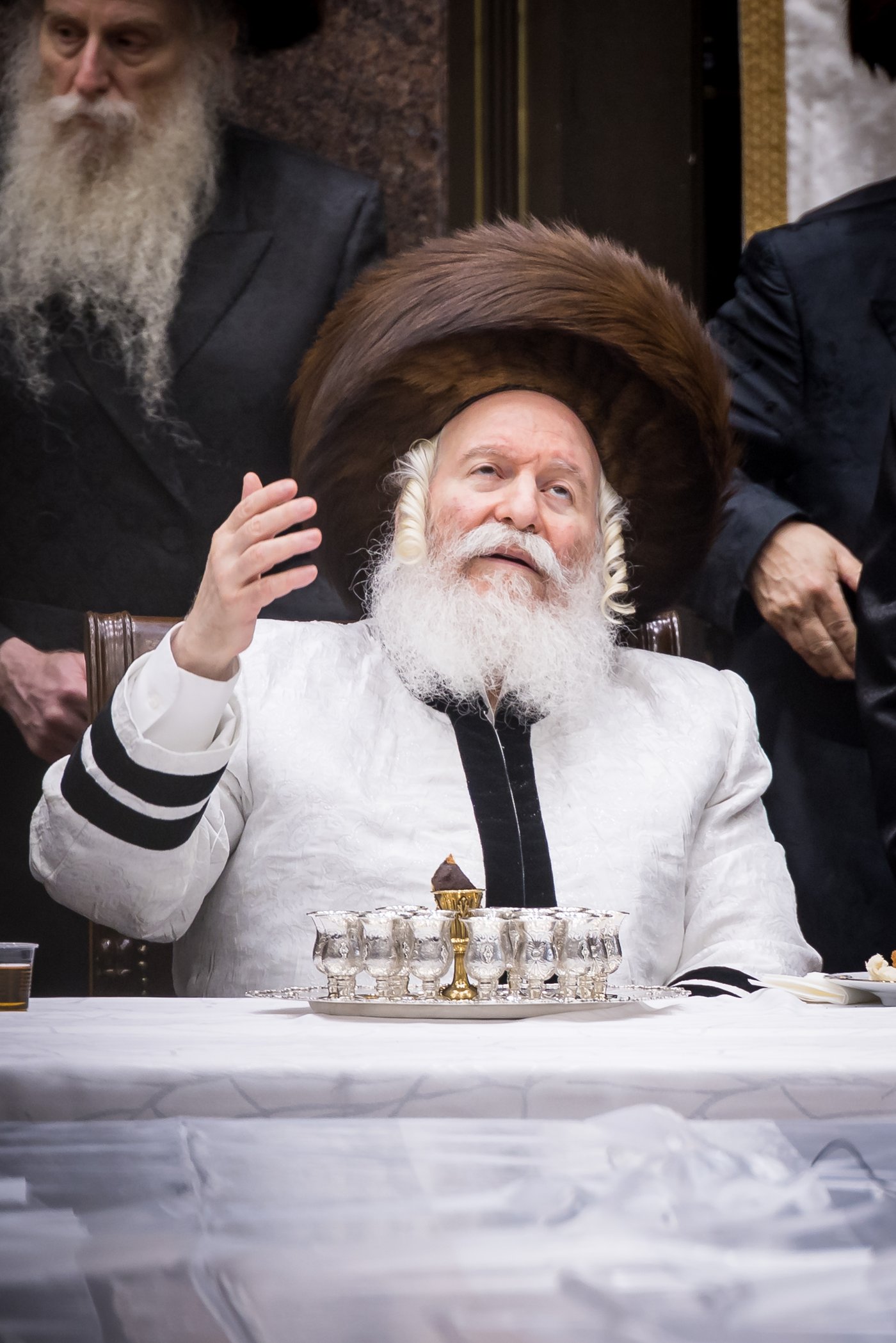 טיש ערב יום הכיפורים בצל האדמו"ר מבאבוב שליט"א | צילום: אחים לאנטשעווסקי