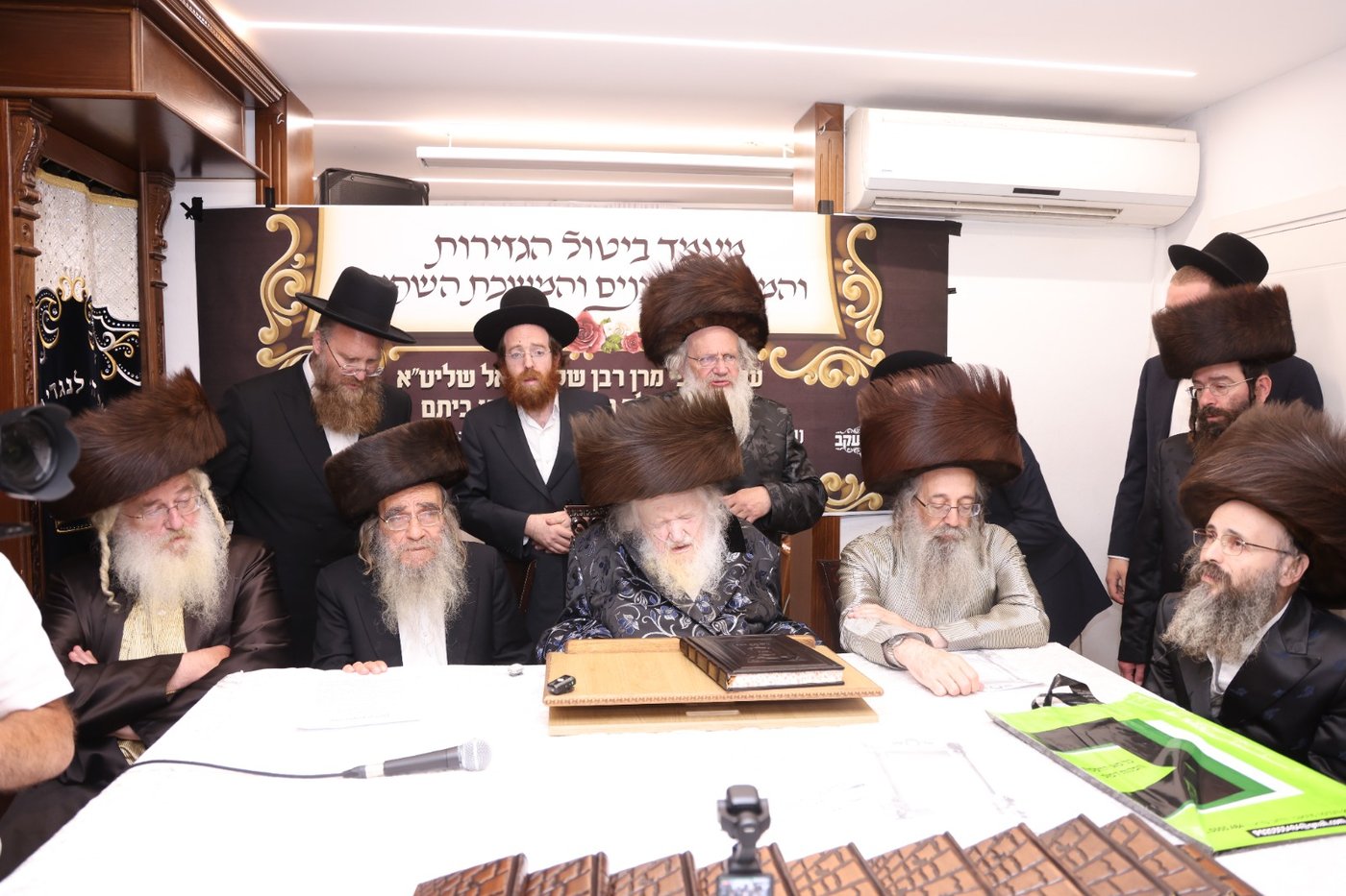 המעמד במעונו של הגאון רבי משה שטרנבוך שליט"א