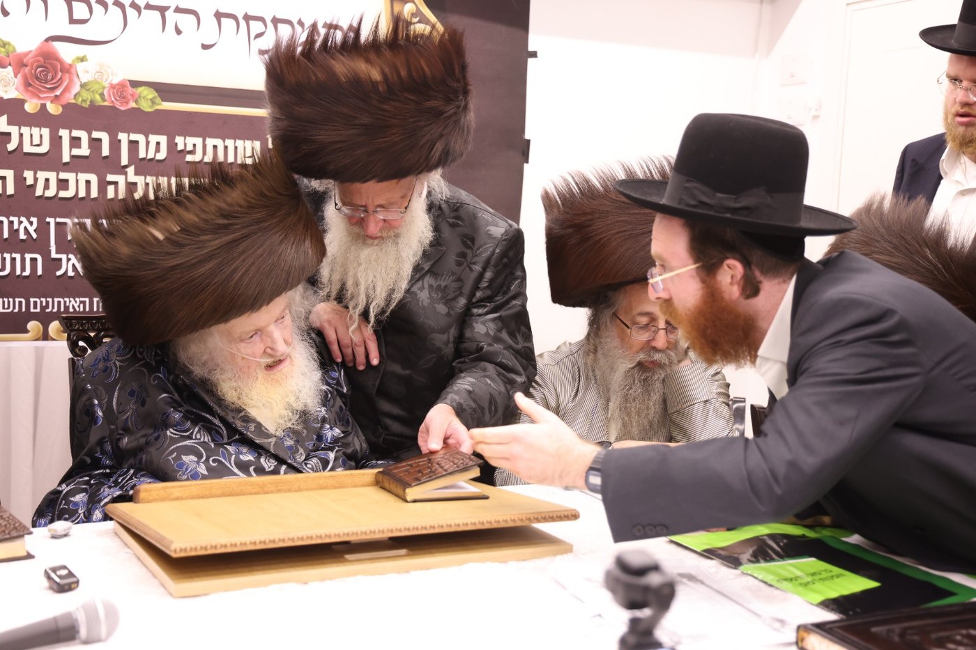 המעמד במעונו של הגאון רבי משה שטרנבוך שליט"א