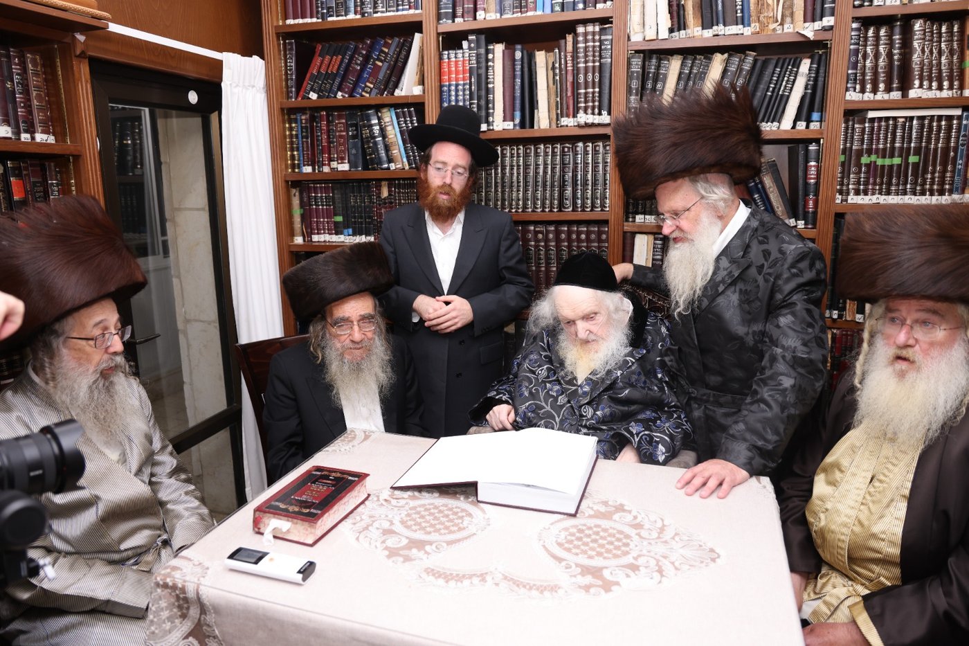 המעמד במעונו של הגאון רבי משה שטרנבוך שליט"א