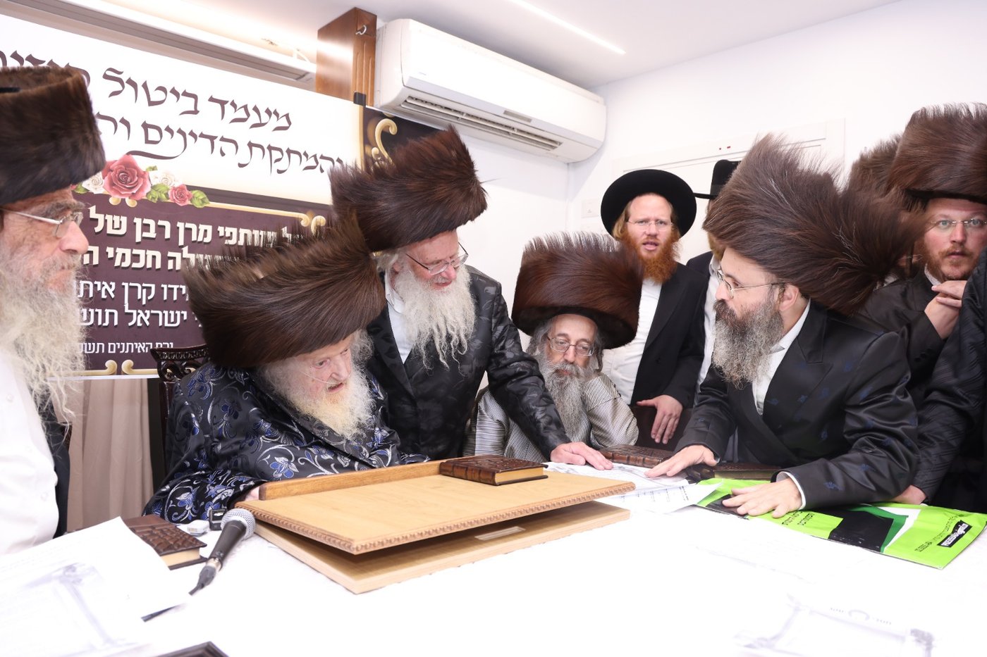 המעמד במעונו של הגאון רבי משה שטרנבוך שליט"א