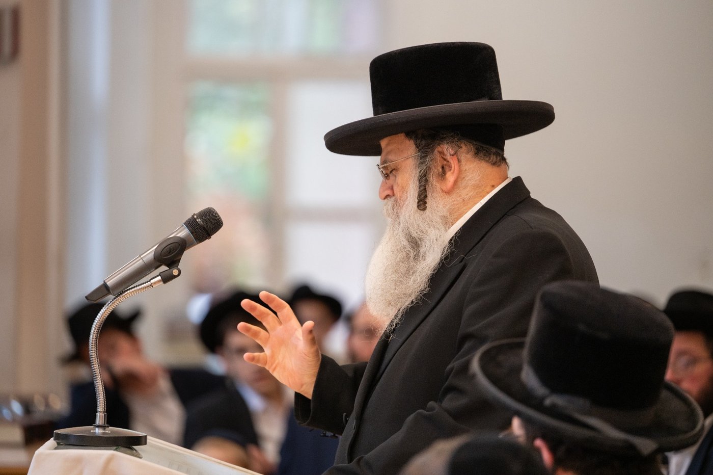 הגאב"ד שליט"א במסירת שיעורים בחודש תשרי | צילום: באדיבות המצלם