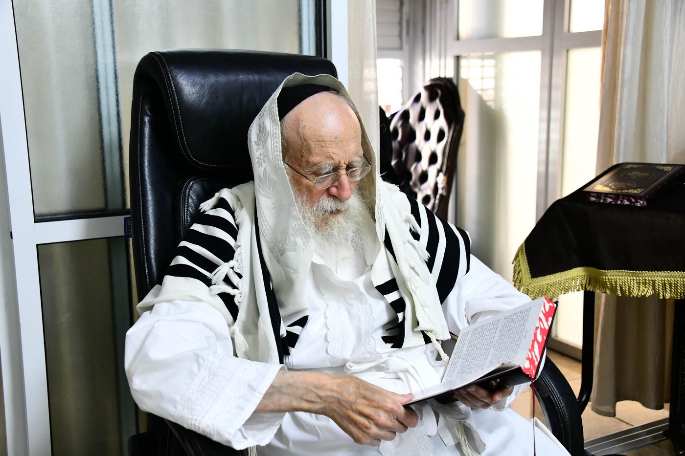 ערב יום הכיפורים אצל הגאון רבי שמעון גלאי שליט"א | צילום: שוקי לרר