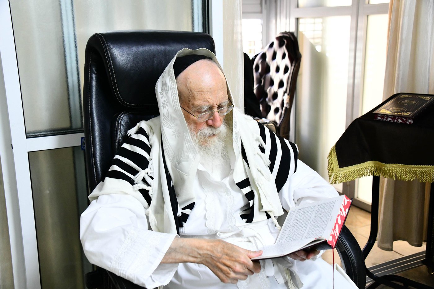 ערב יום הכיפורים אצל הגאון רבי שמעון גלאי שליט"א | צילום: שוקי לרר