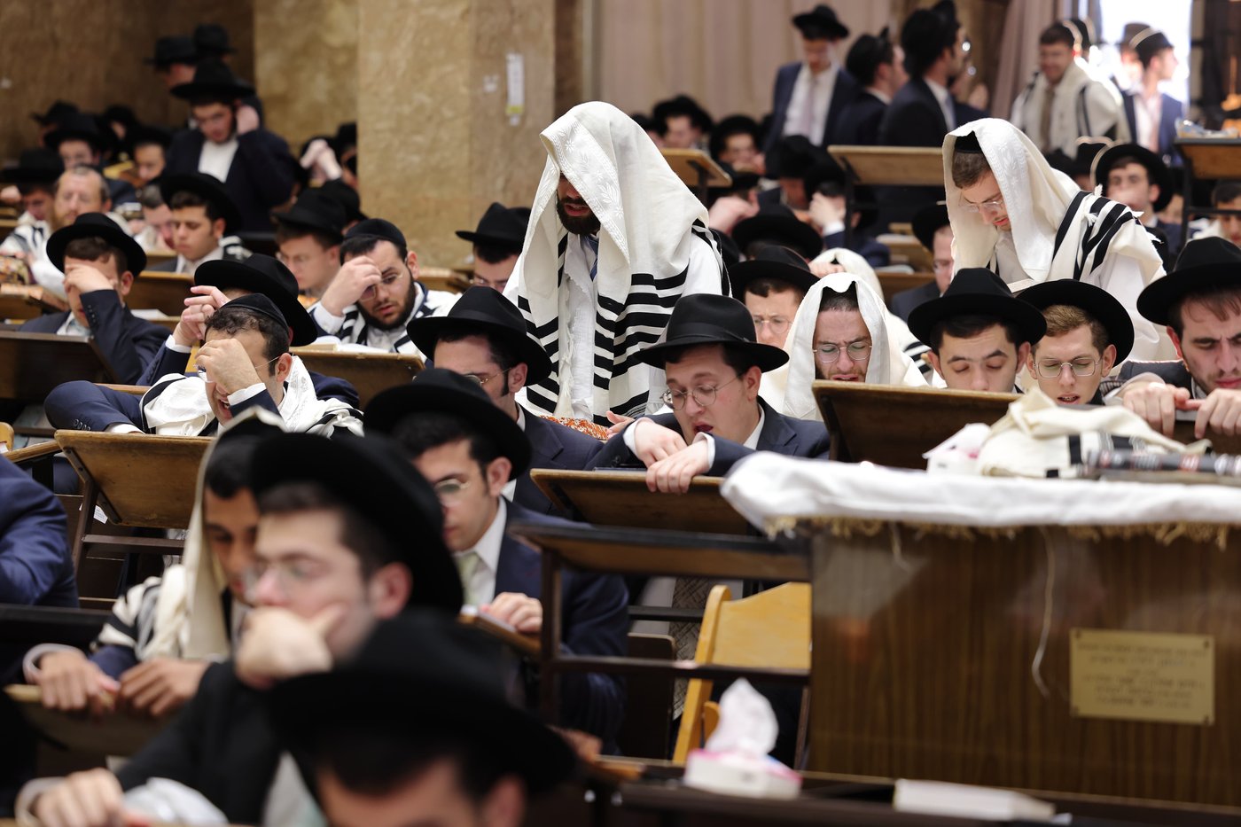 תפילת כל נדרי בישיבת פוניבז' | צילום: יעקב נחומי