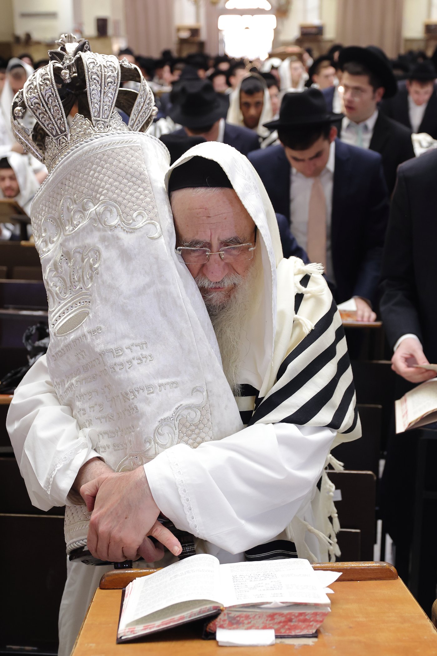 תפילת כל נדרי בישיבת פוניבז' | צילום: יעקב נחומי