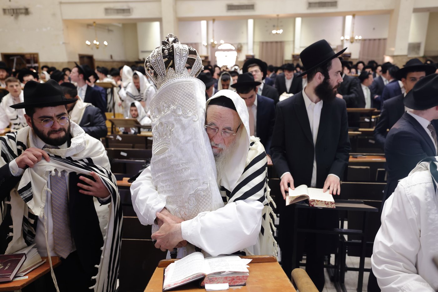 תפילת כל נדרי בישיבת פוניבז' | צילום: יעקב נחומי