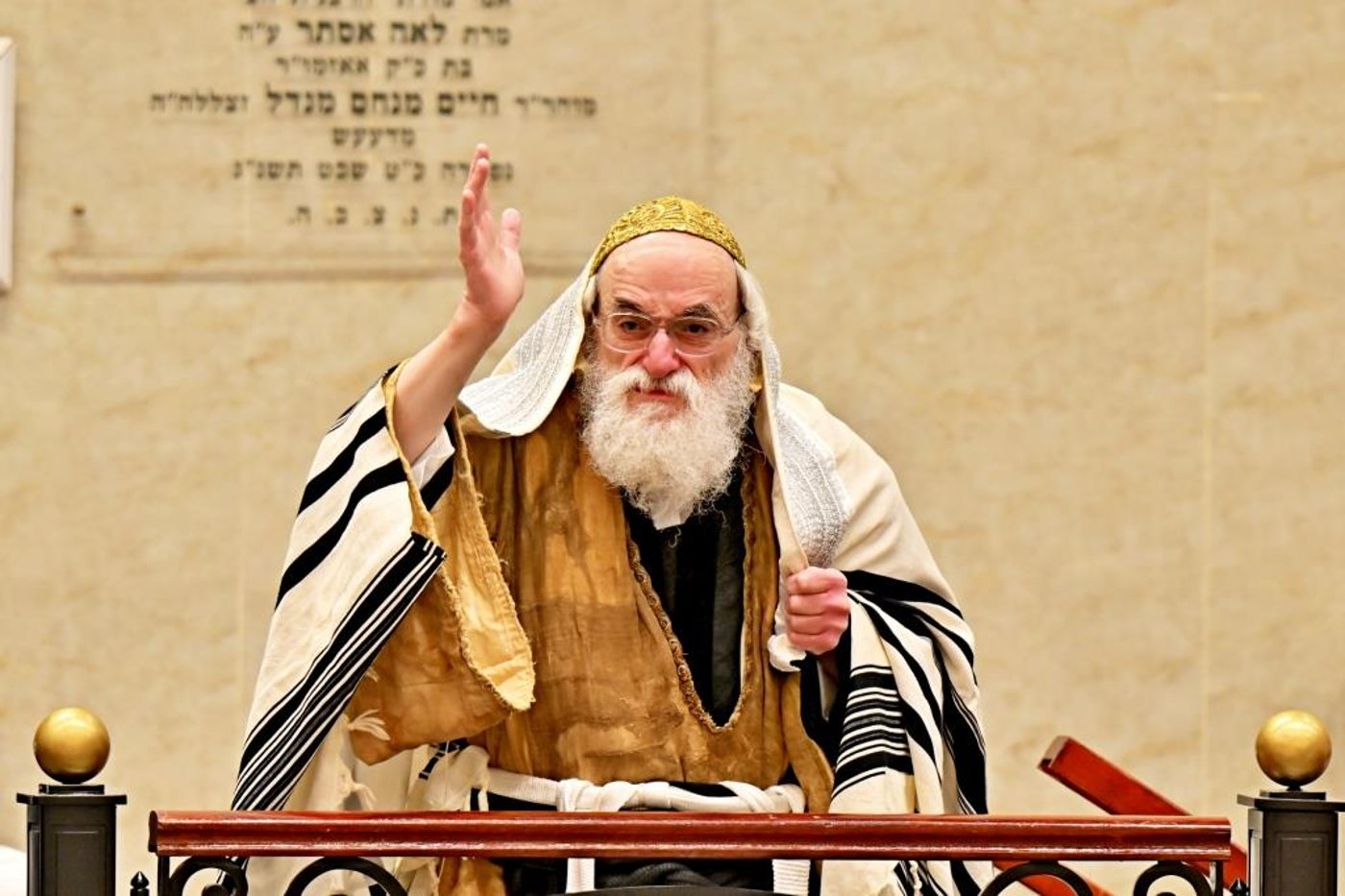 ערב ומוצאי יום הכיפורים בחצר הקודש ויז'ניץ