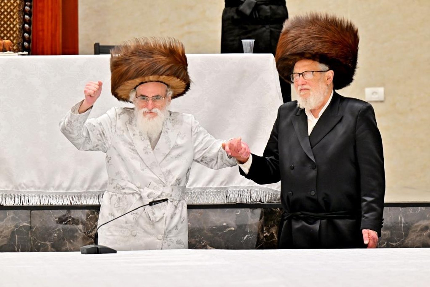 ערב ומוצאי יום הכיפורים בחצר הקודש ויז'ניץ