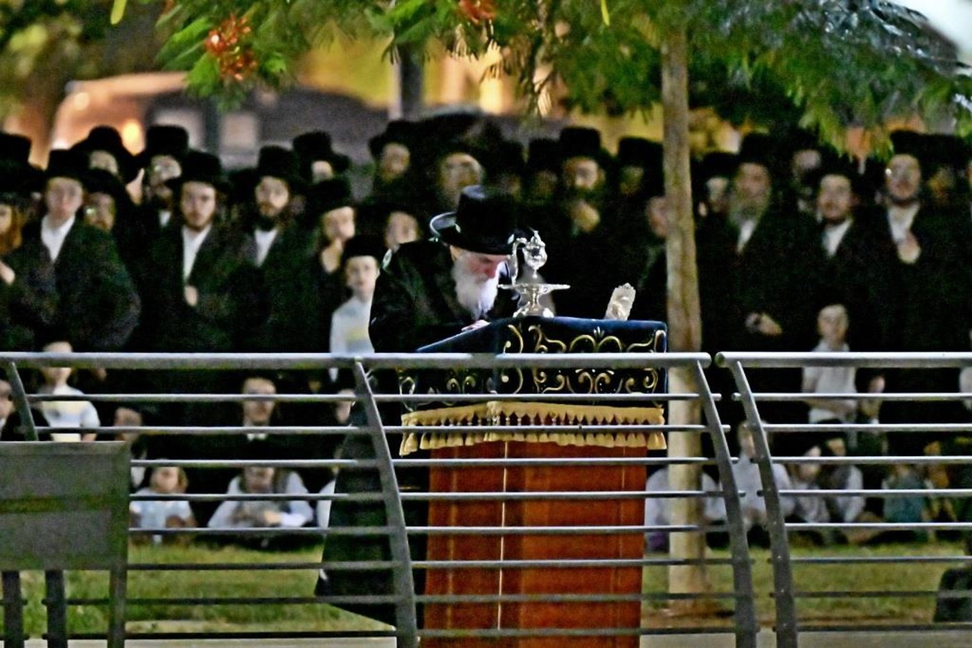 ערב ומוצאי יום הכיפורים בחצר הקודש ויז'ניץ
