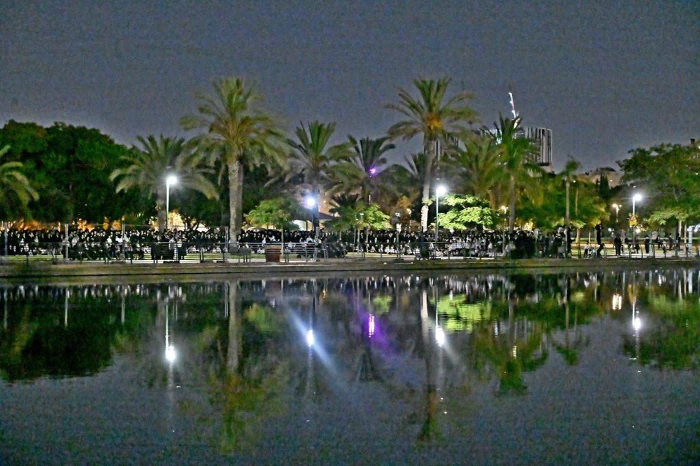 ערב ומוצאי יום הכיפורים בחצר הקודש ויז'ניץ