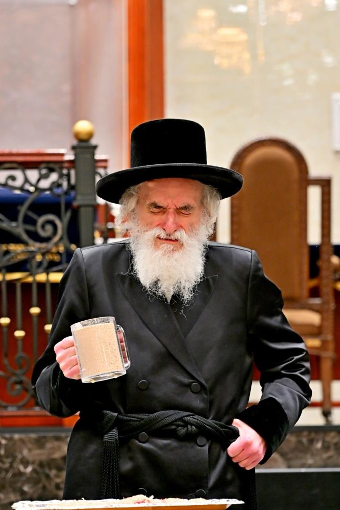 ערב ומוצאי יום הכיפורים בחצר הקודש ויז'ניץ