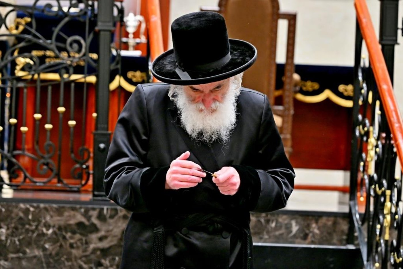 ערב ומוצאי יום הכיפורים בחצר הקודש ויז'ניץ