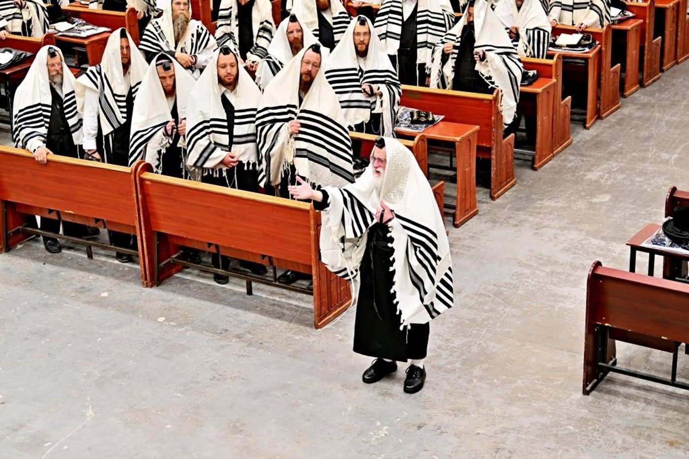 ערב ומוצאי יום הכיפורים בחצר הקודש ויז'ניץ