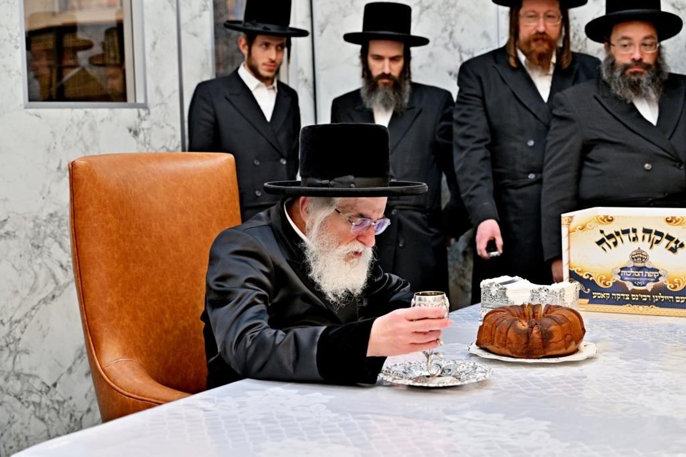 ערב ומוצאי יום הכיפורים בחצר הקודש ויז'ניץ