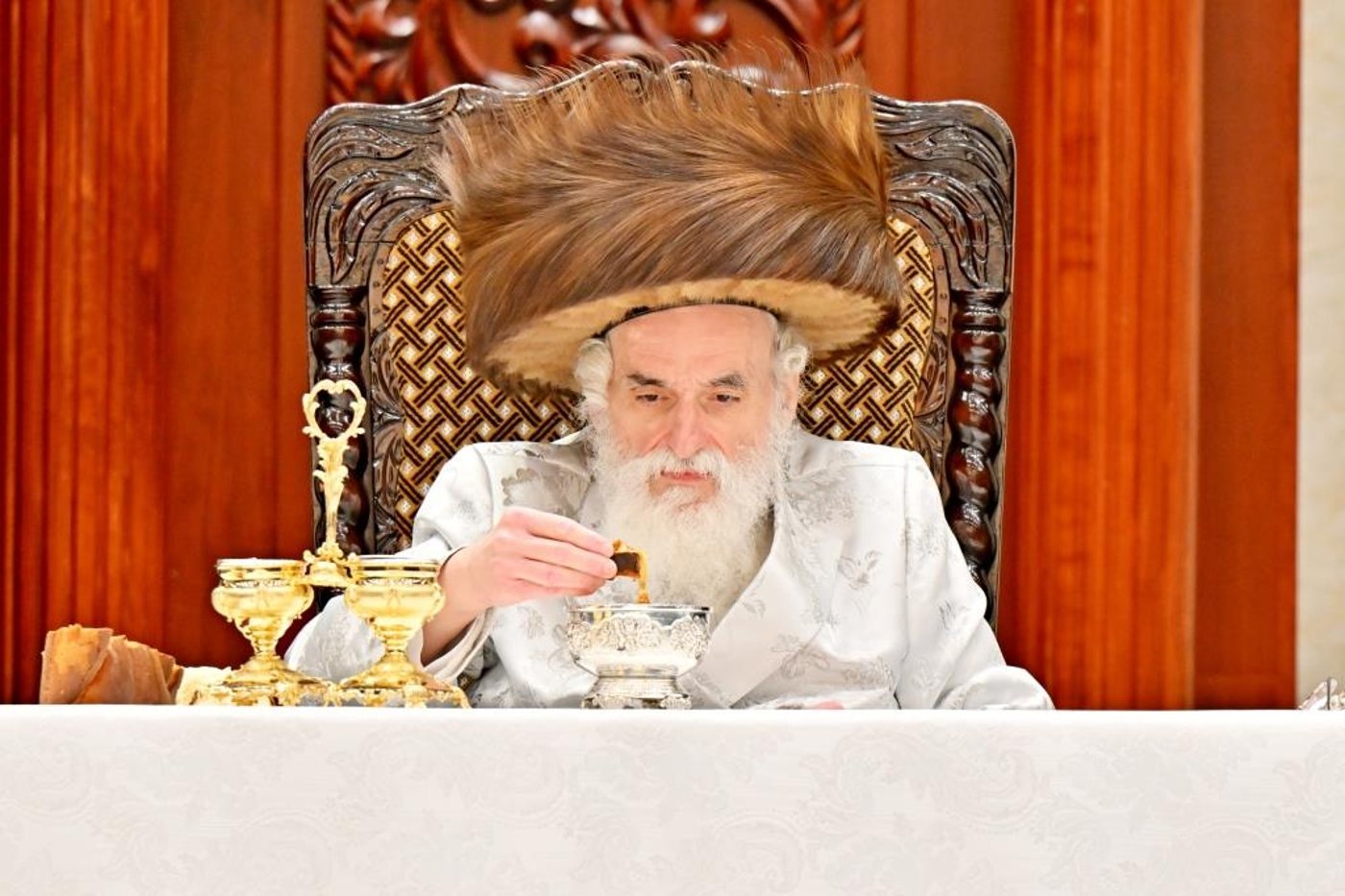 ערב ומוצאי יום הכיפורים בחצר הקודש ויז'ניץ