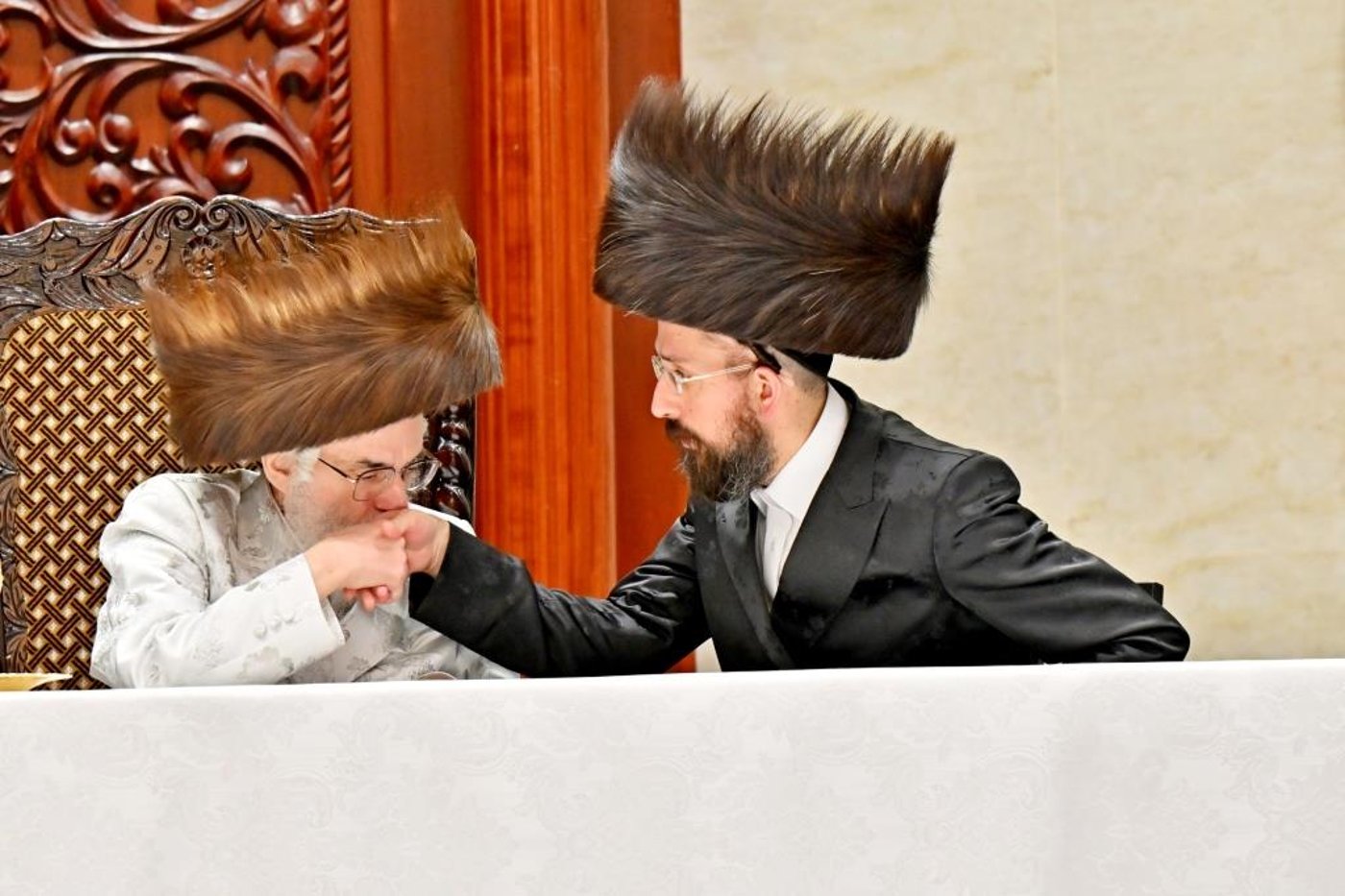 ערב ומוצאי יום הכיפורים בחצר הקודש ויז'ניץ