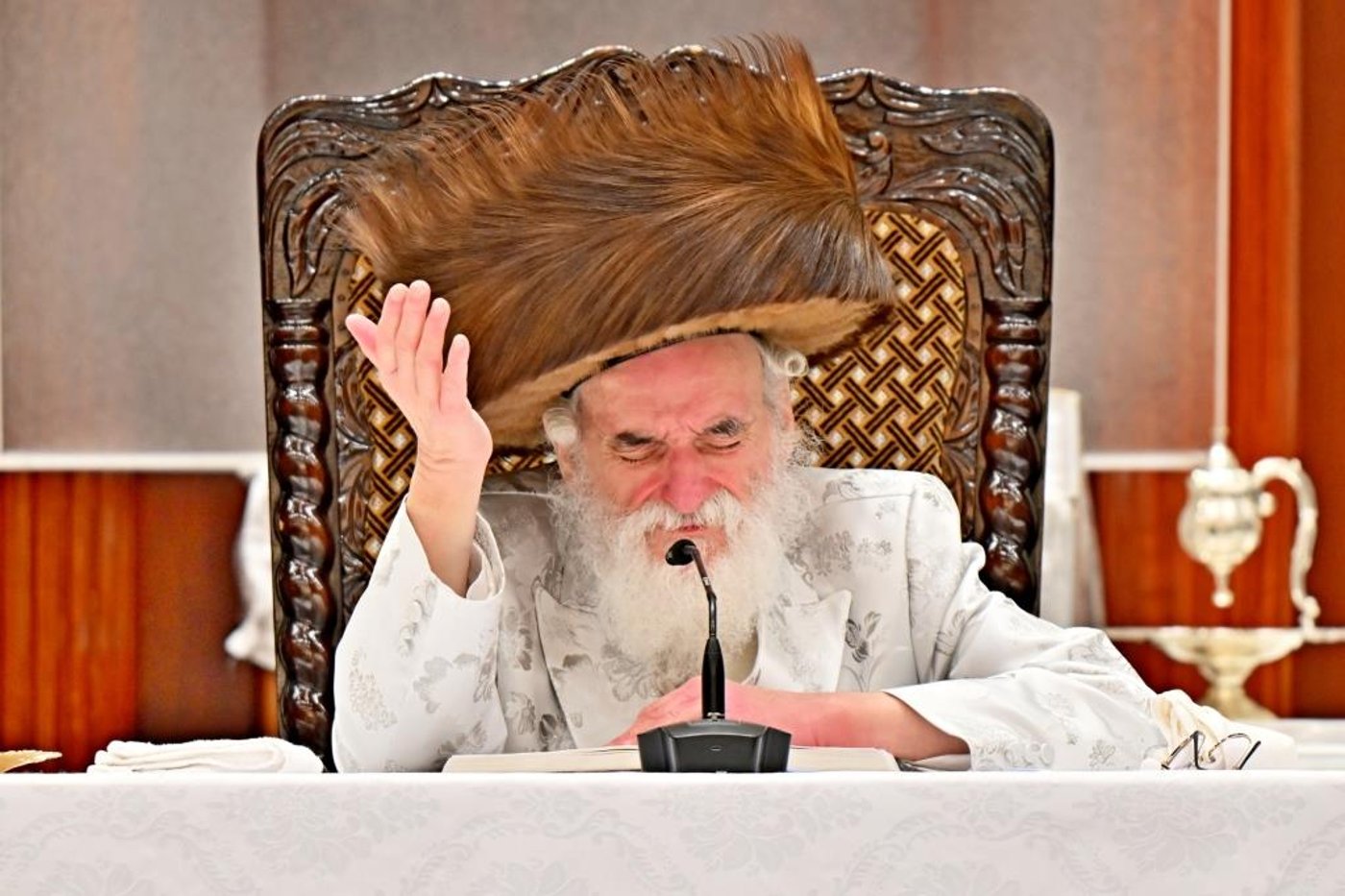 ערב ומוצאי יום הכיפורים בחצר הקודש ויז'ניץ
