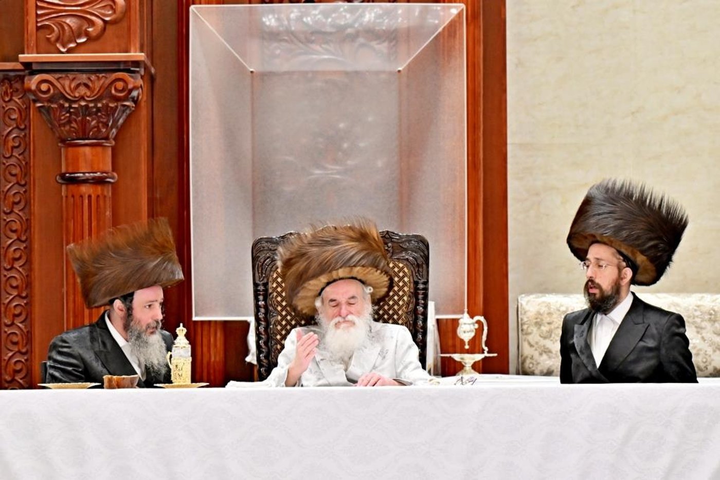 ערב ומוצאי יום הכיפורים בחצר הקודש ויז'ניץ