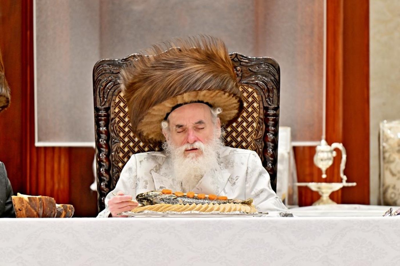 ערב ומוצאי יום הכיפורים בחצר הקודש ויז'ניץ