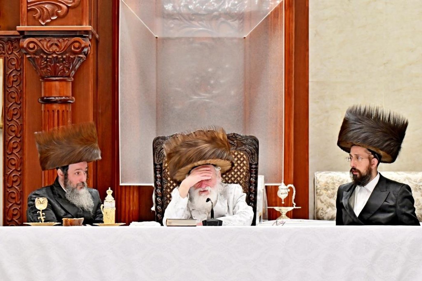 ערב ומוצאי יום הכיפורים בחצר הקודש ויז'ניץ