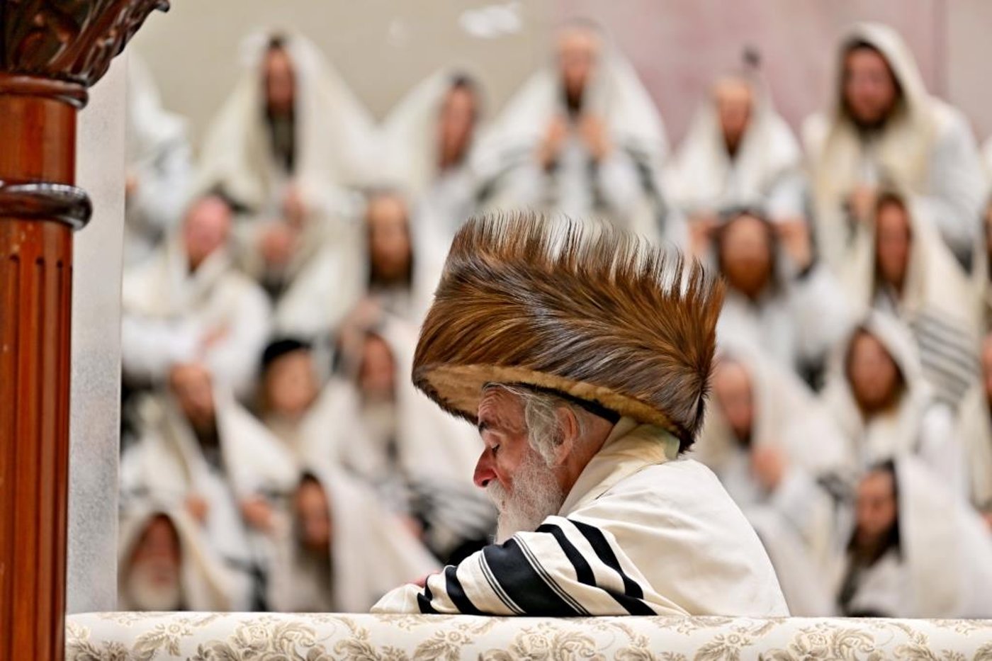 ערב ומוצאי יום הכיפורים בחצר הקודש ויז'ניץ