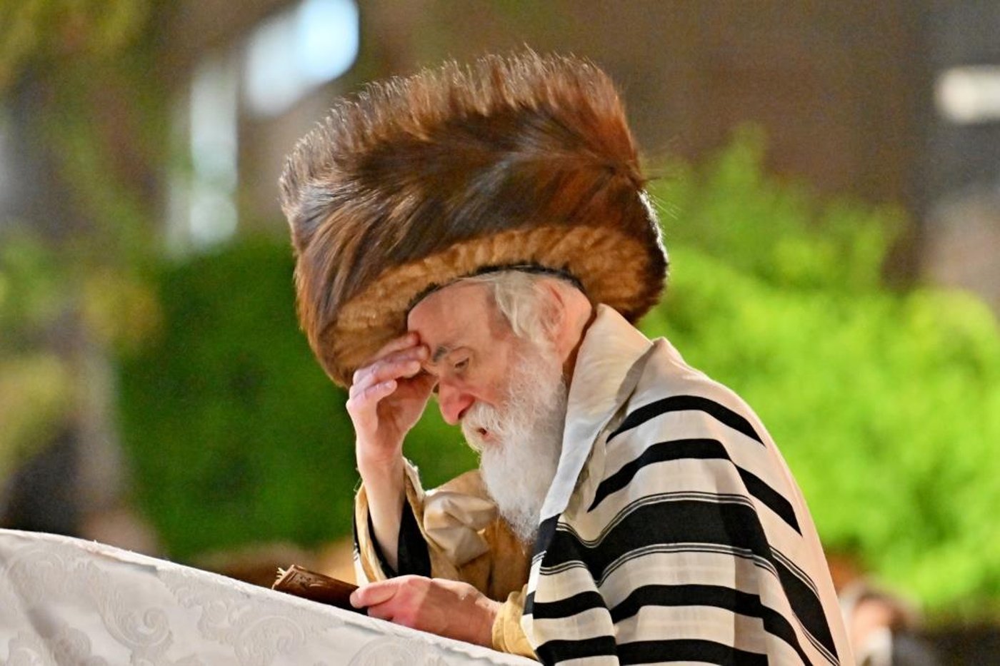 ערב ומוצאי יום הכיפורים בחצר הקודש ויז'ניץ