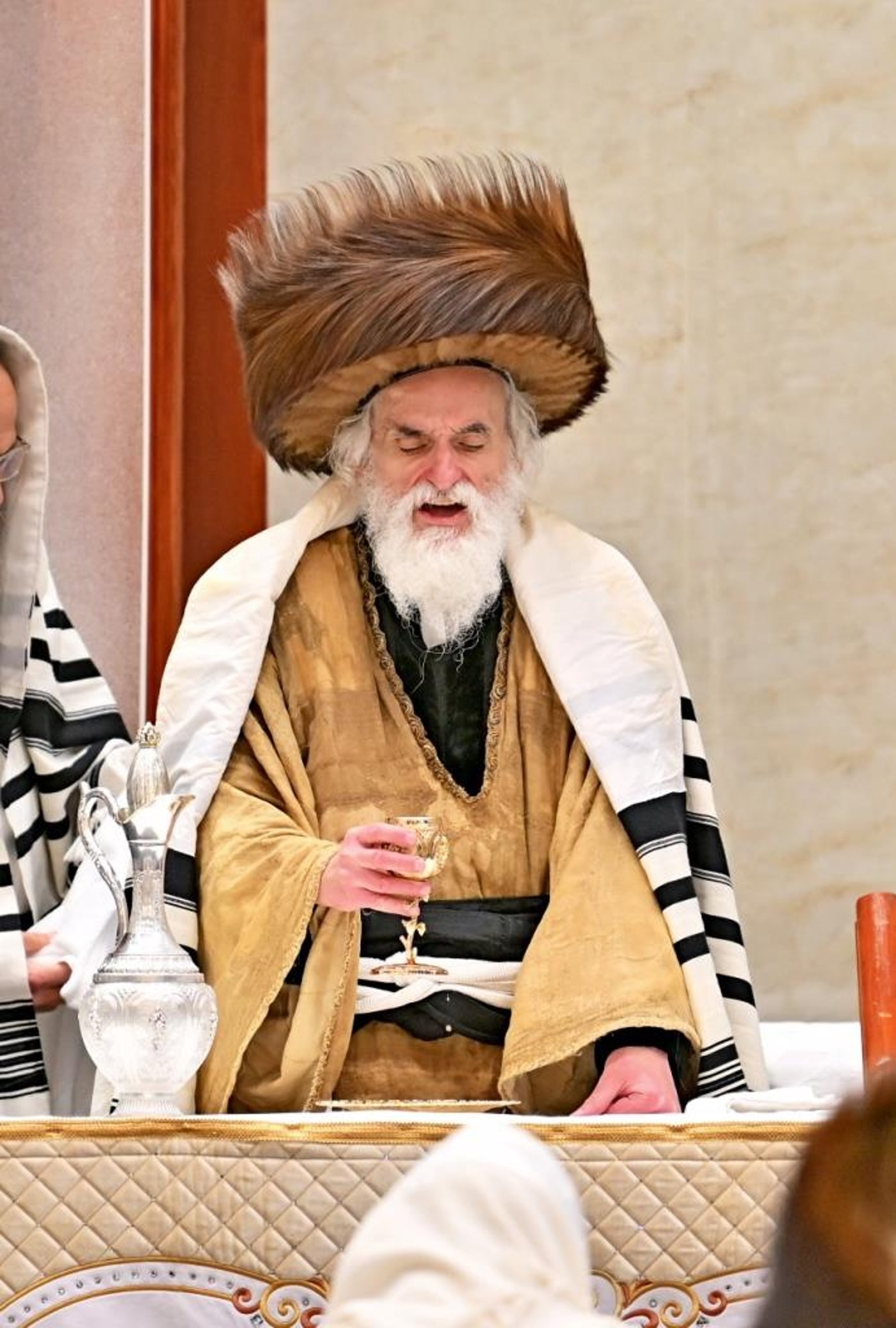 ערב ומוצאי יום הכיפורים בחצר הקודש ויז'ניץ