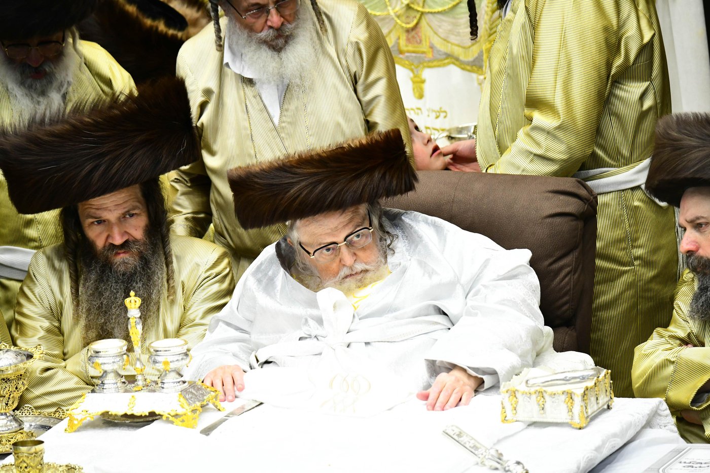האדמו"ר מתולדות אברהם יצחק שליט"א בטיש מוצאי יום כיפור