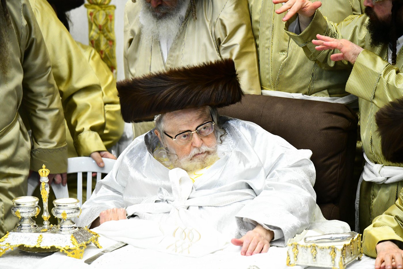 האדמו"ר מתולדות אברהם יצחק שליט"א בטיש מוצאי יום כיפור
