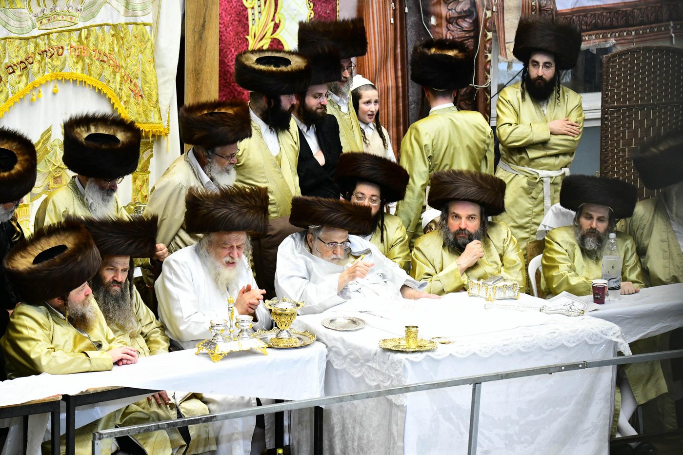 האדמו"ר מתולדות אברהם יצחק שליט"א בטיש מוצאי יום כיפור