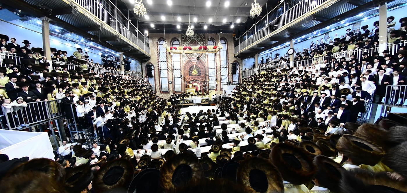 האדמו"ר מתולדות אברהם יצחק שליט"א בטיש מוצאי יום כיפור