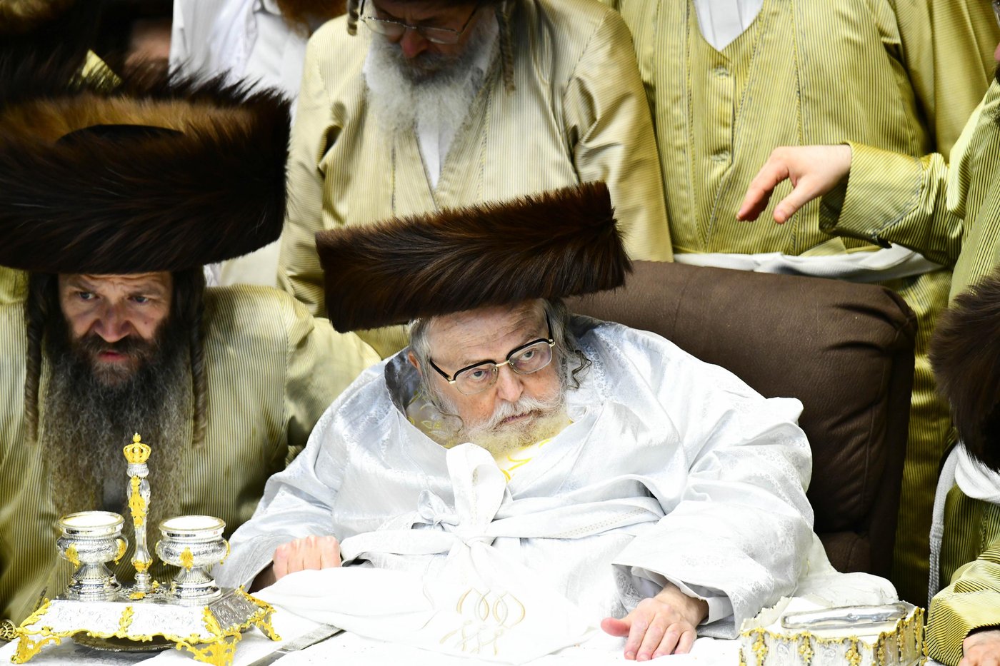 האדמו"ר מתולדות אברהם יצחק שליט"א בטיש מוצאי יום כיפור