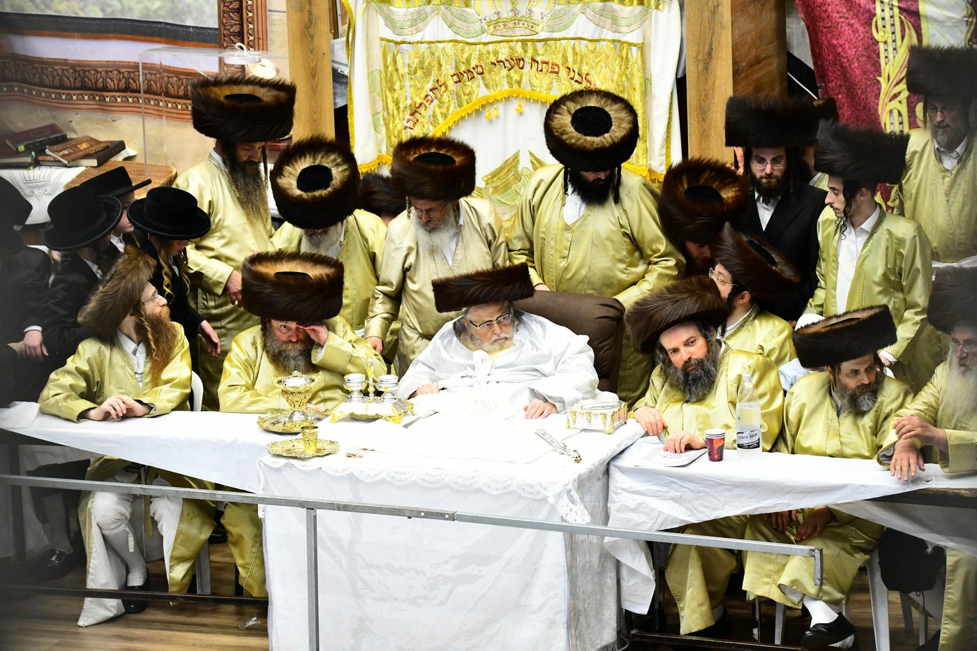 האדמו"ר מתולדות אברהם יצחק שליט"א בטיש מוצאי יום כיפור