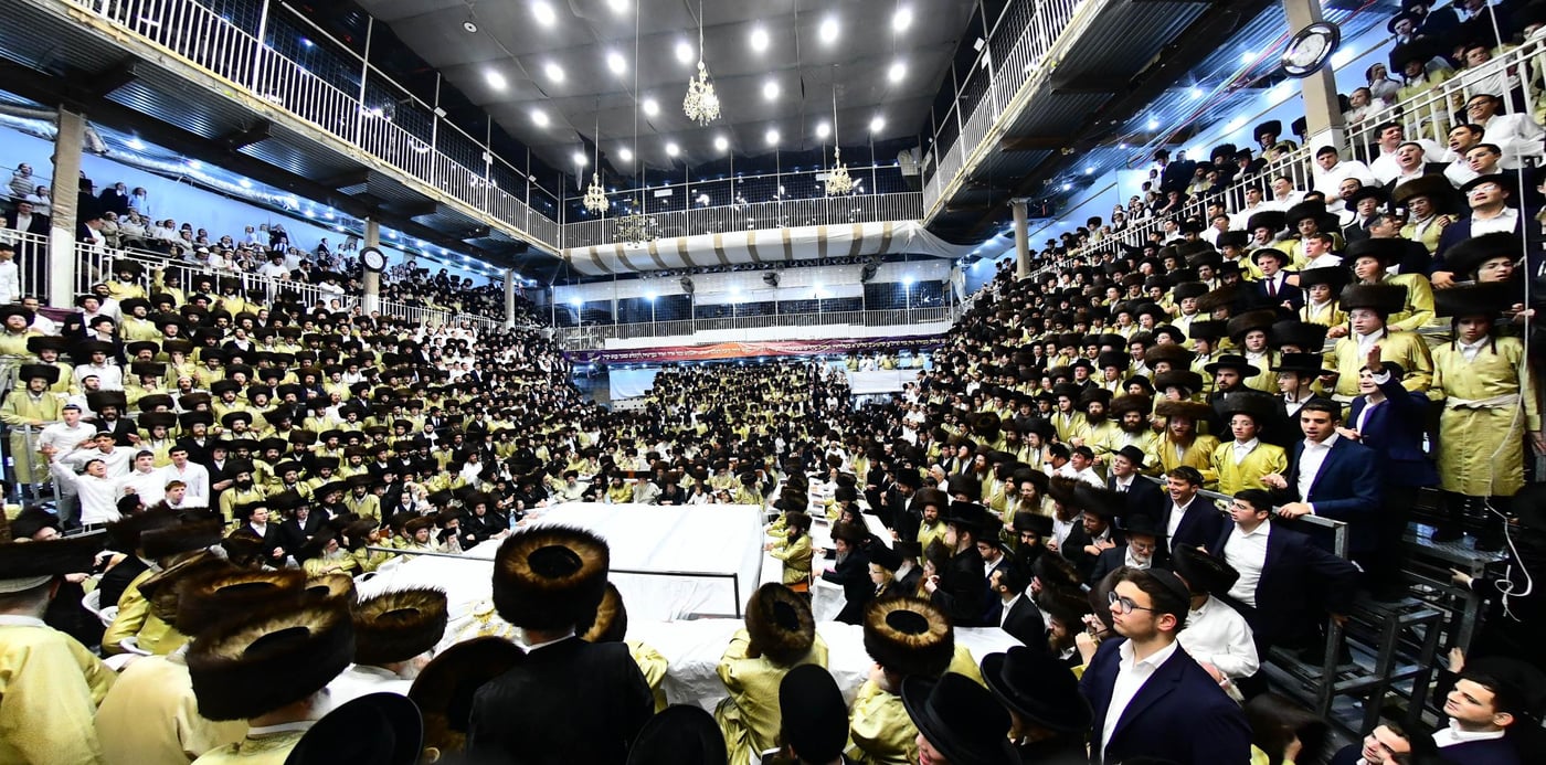 האדמו"ר מתולדות אברהם יצחק שליט"א בטיש מוצאי יום כיפור