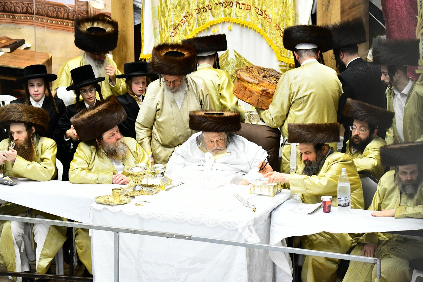 האדמו"ר מתולדות אברהם יצחק שליט"א בטיש מוצאי יום כיפור