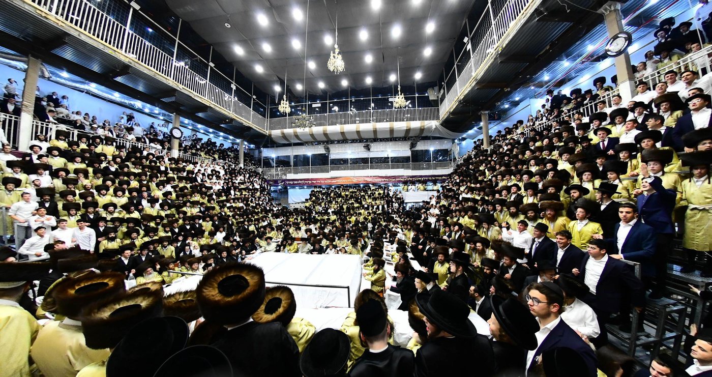 האדמו"ר מתולדות אברהם יצחק שליט"א בטיש מוצאי יום כיפור