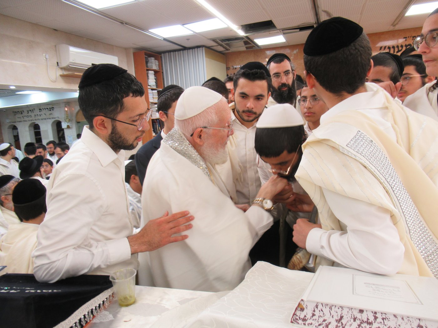 מוצאי יום הכיפורים בישיבת כסא רחמים | צילום: מושיק ובני כ.