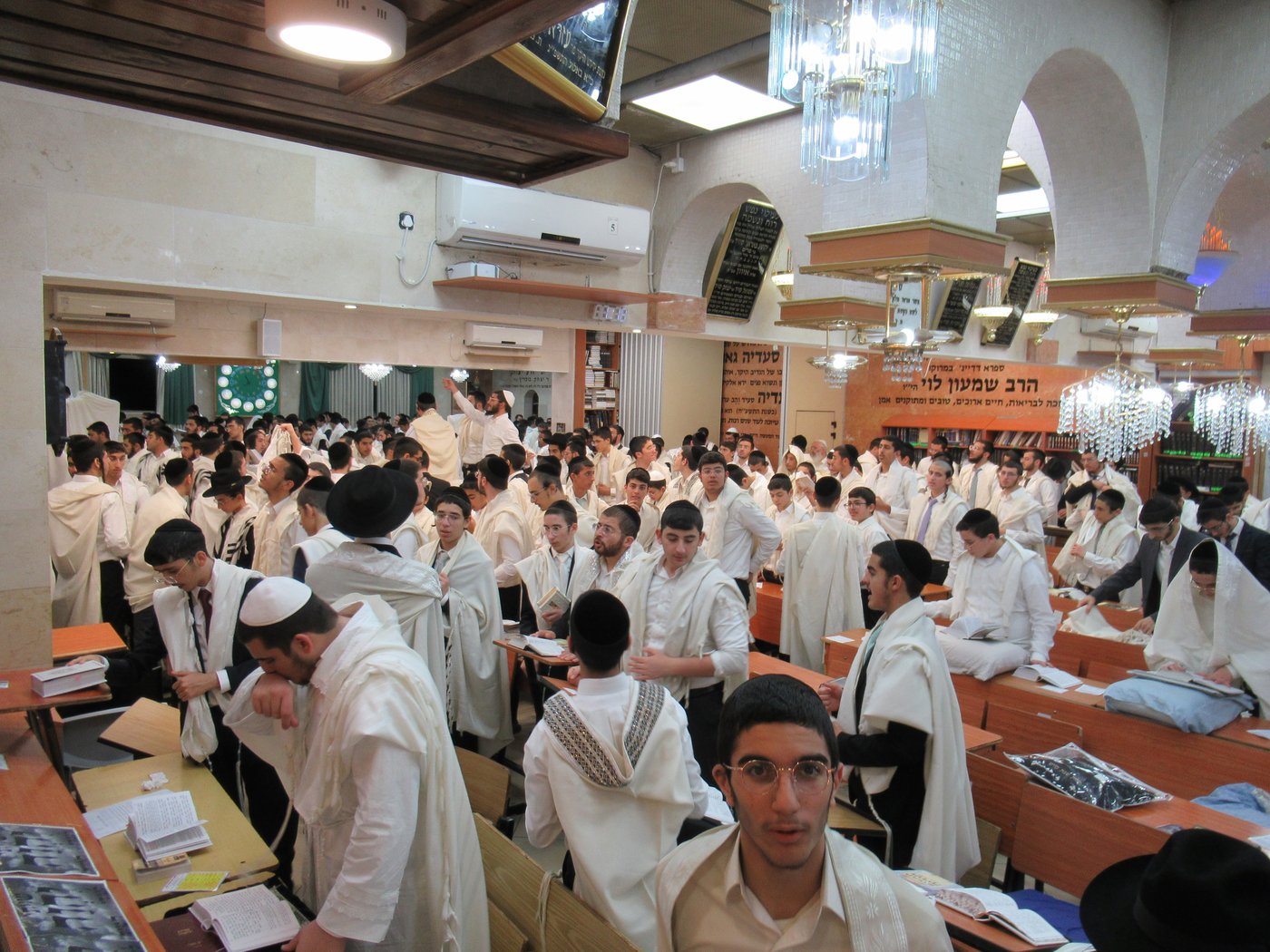 מוצאי יום הכיפורים בישיבת כסא רחמים | צילום: מושיק ובני כ.
