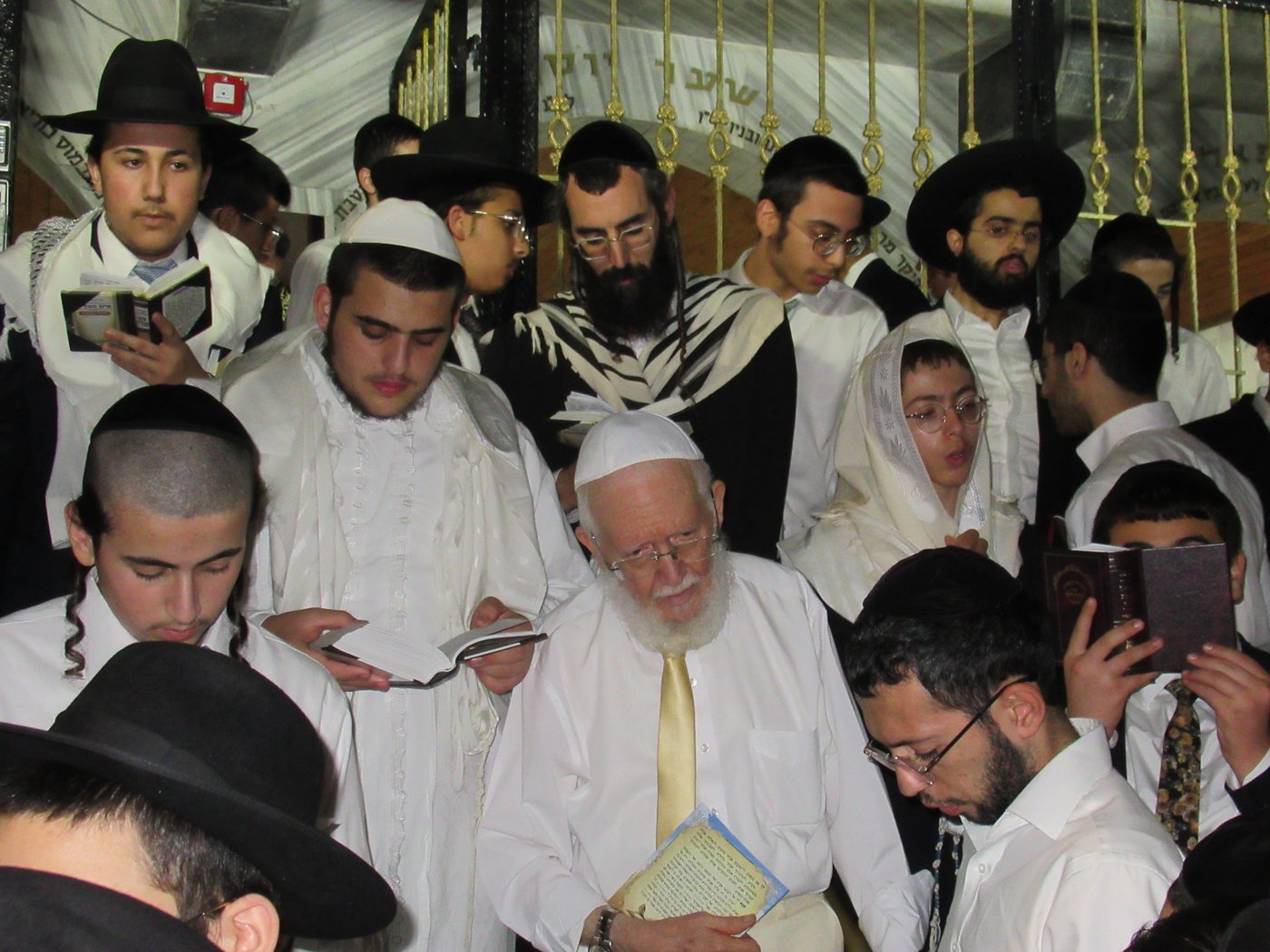 מוצאי יום הכיפורים בישיבת כסא רחמים | צילום: מושיק ובני כ.