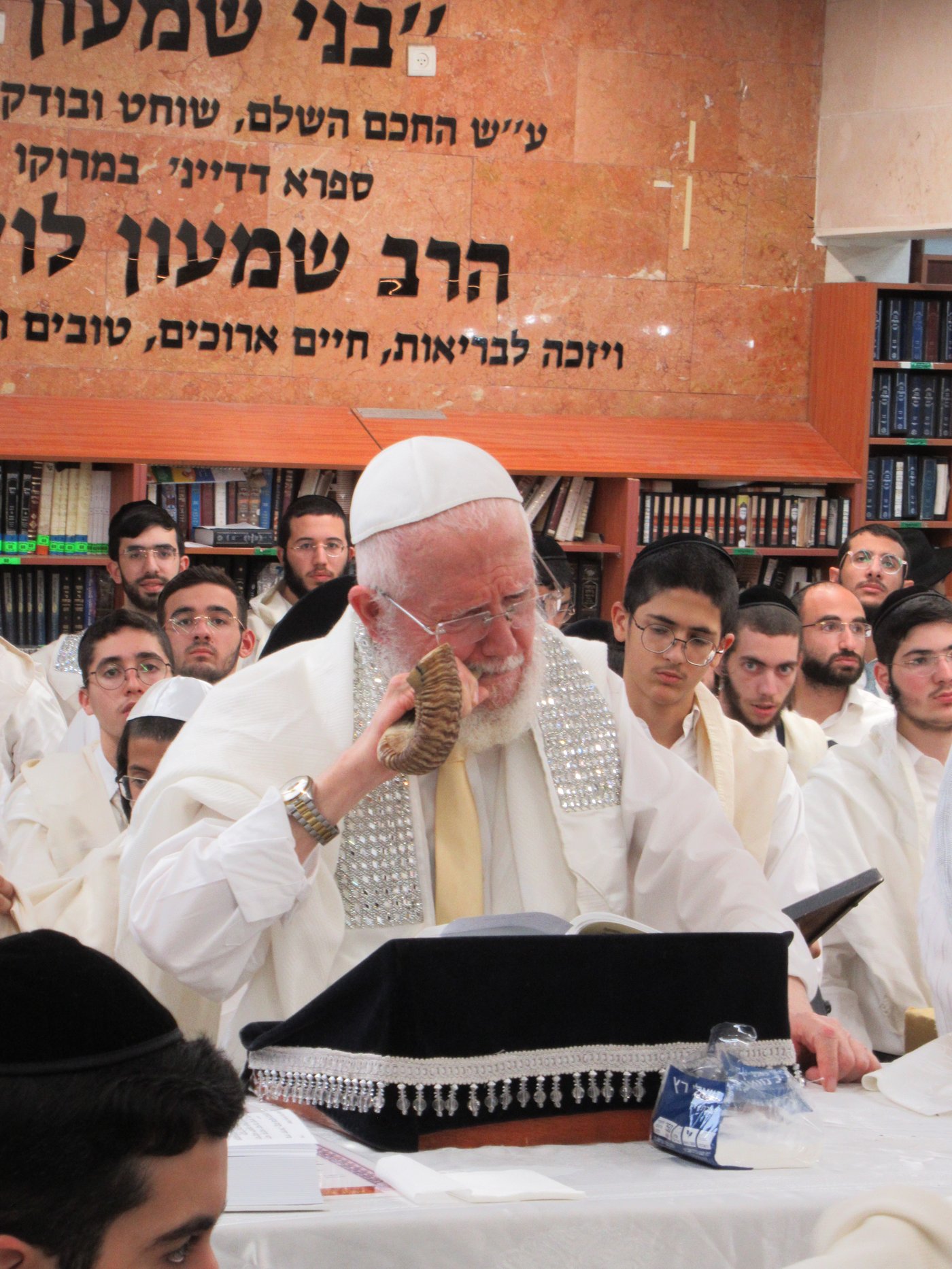 מוצאי יום הכיפורים בישיבת כסא רחמים | צילום: מושיק ובני כ.