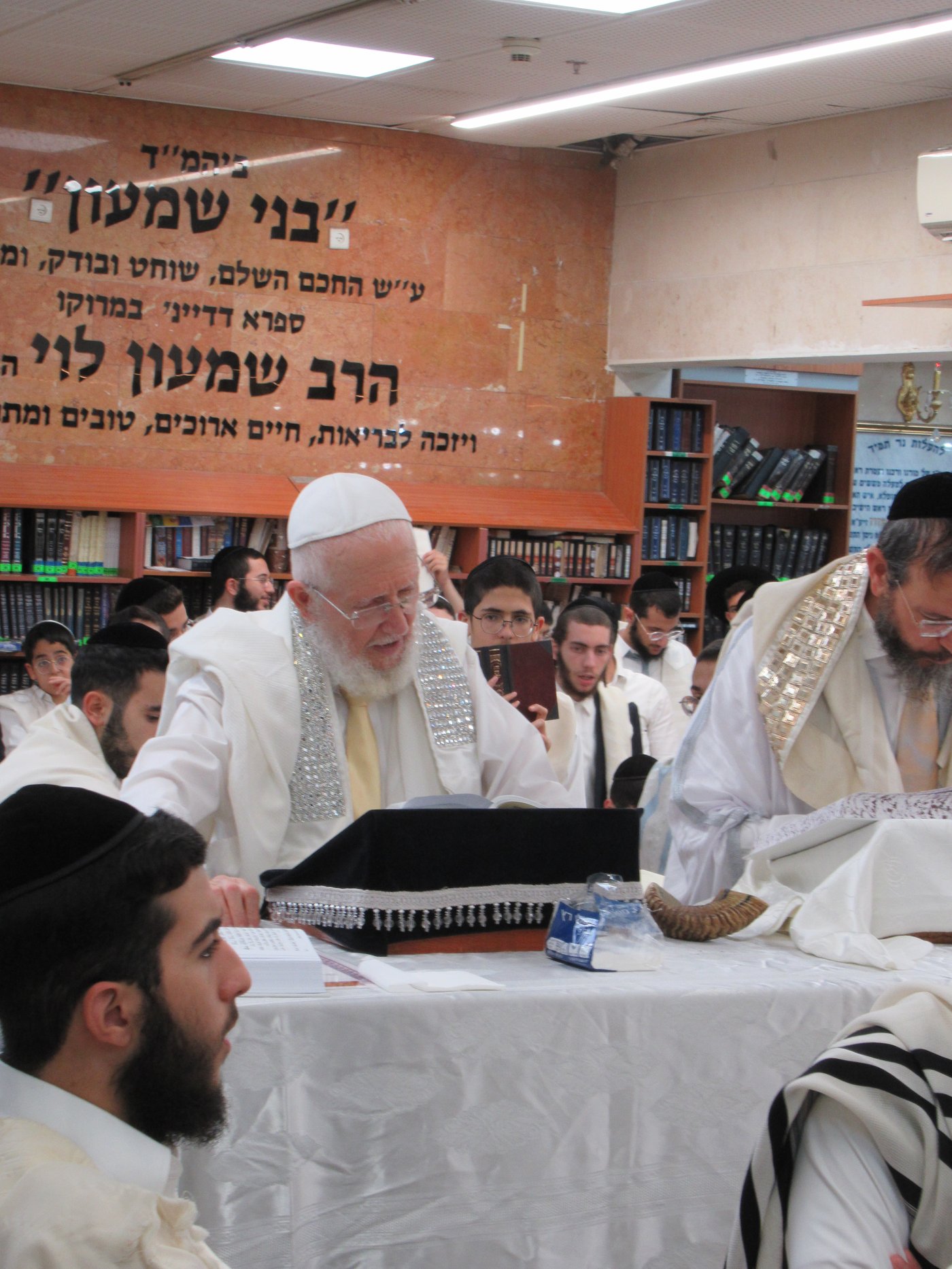 מוצאי יום הכיפורים בישיבת כסא רחמים | צילום: מושיק ובני כ.