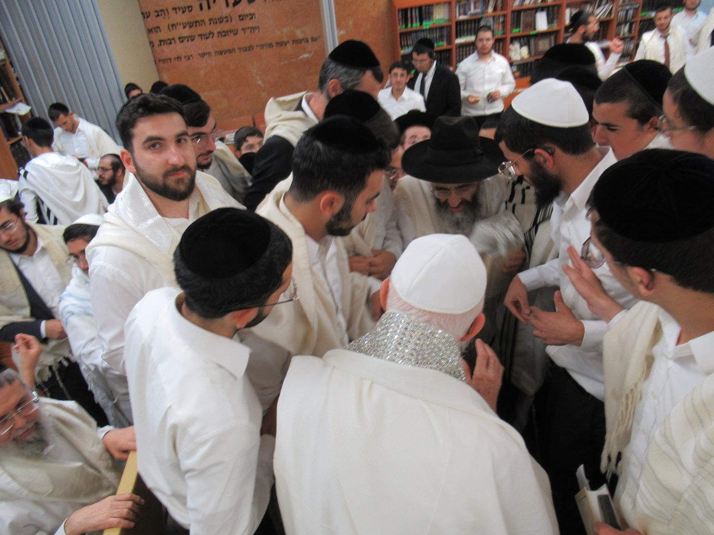 מוצאי יום הכיפורים בישיבת כסא רחמים | צילום: מושיק ובני כ.